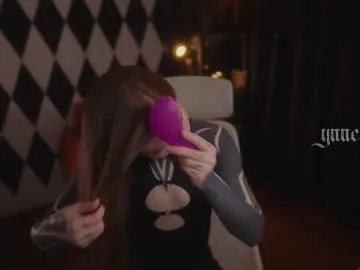 ynnenbrynn on Chaturbate 